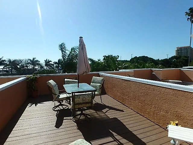 922 N Shore Dr NE — Photo 4