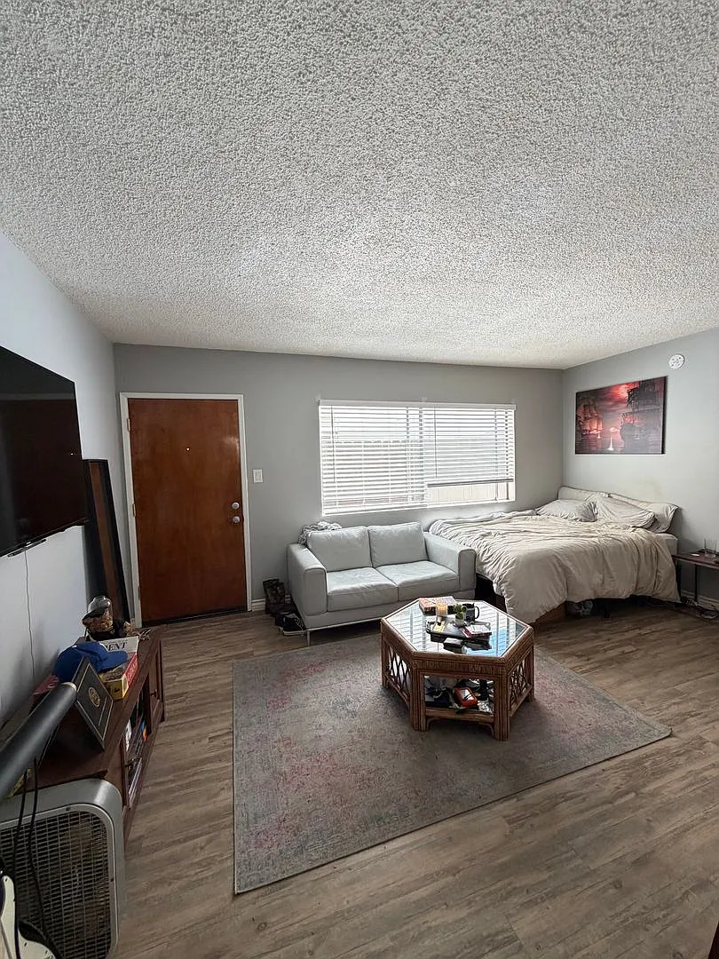 143 Nieto Ave — Photo 2