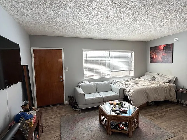 143 Nieto Ave — Photo 2