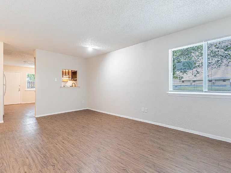 323 W William Cannon Dr #B — Photo 4