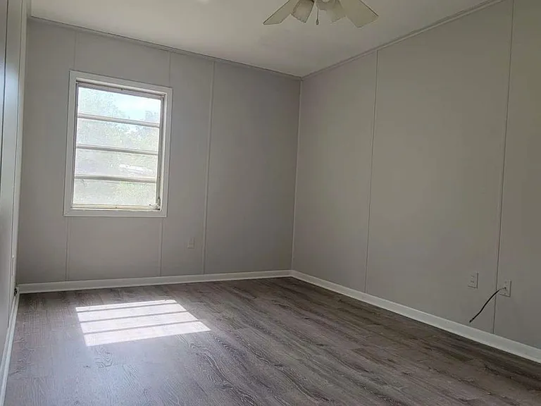 1092 NW Ashley St — Photo 8
