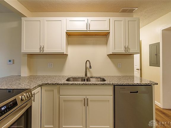 4th image of 43 W Bonomo Dr