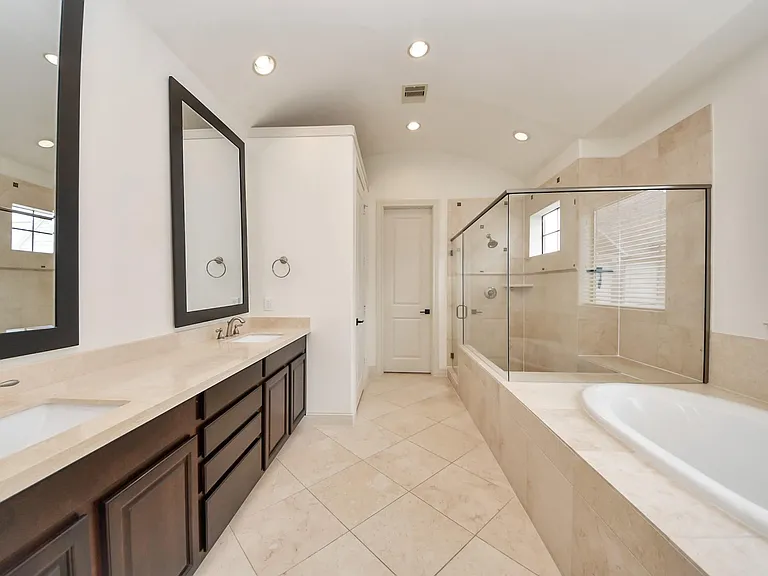 3229 Maxroy St — Photo 4