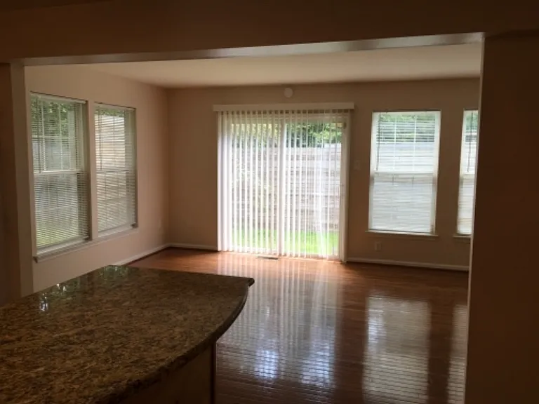 8701 Rochelle Dr — Photo 31