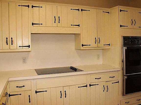 Kitchen With Plenty of Cabinet Space.