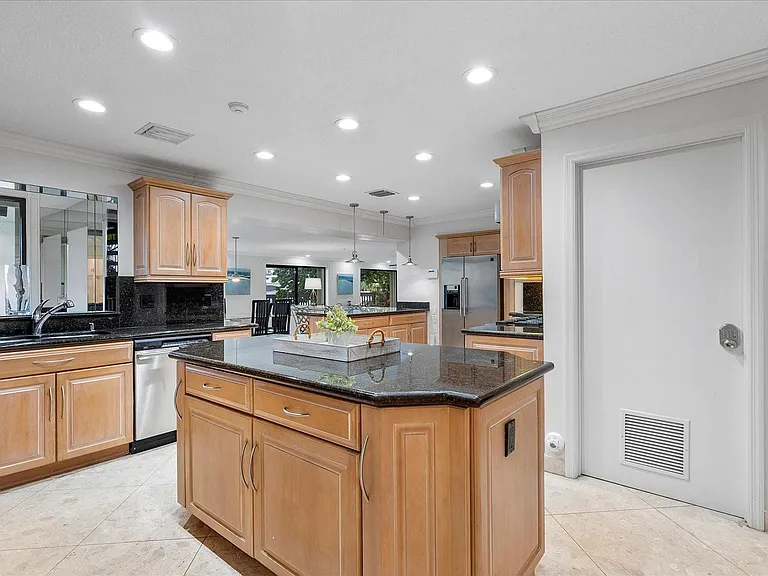 1240 SW 14th Ave — Photo 18