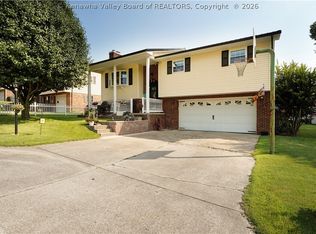 5202 Dellway Dr, Cross Lanes, WV 25313