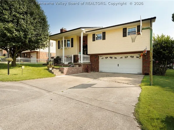5202 Dellway Dr, Cross Lanes, WV 25313