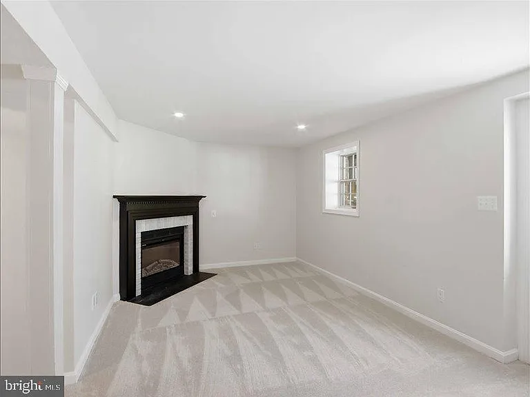 8026 Waterview Ct — Photo 12