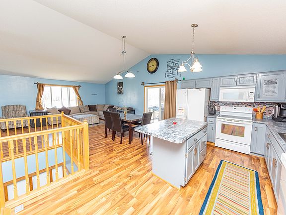 3rd image of 2416 Bridgewater Pl S