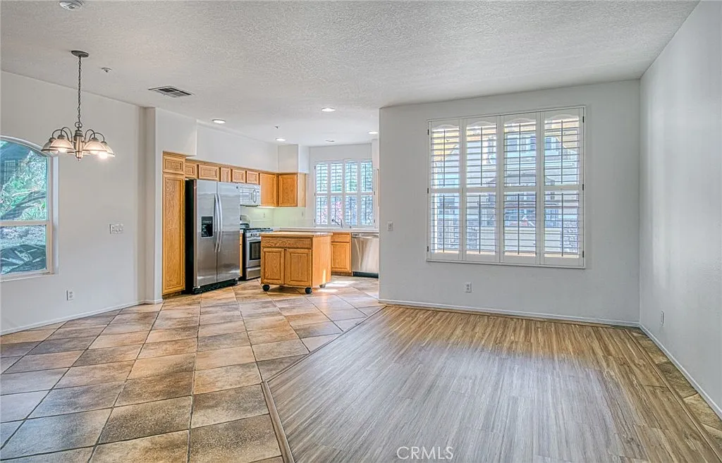 2 bed, 2.5 bath, 1167 sqft, $3,600 — Photo 3