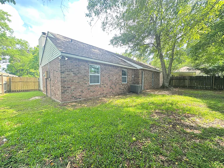 17235 Terrance Ave — Photo 14