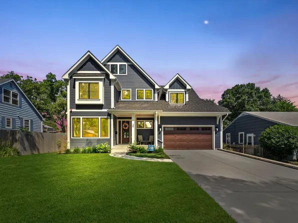 29 N Washington St, Westmont, IL 60559