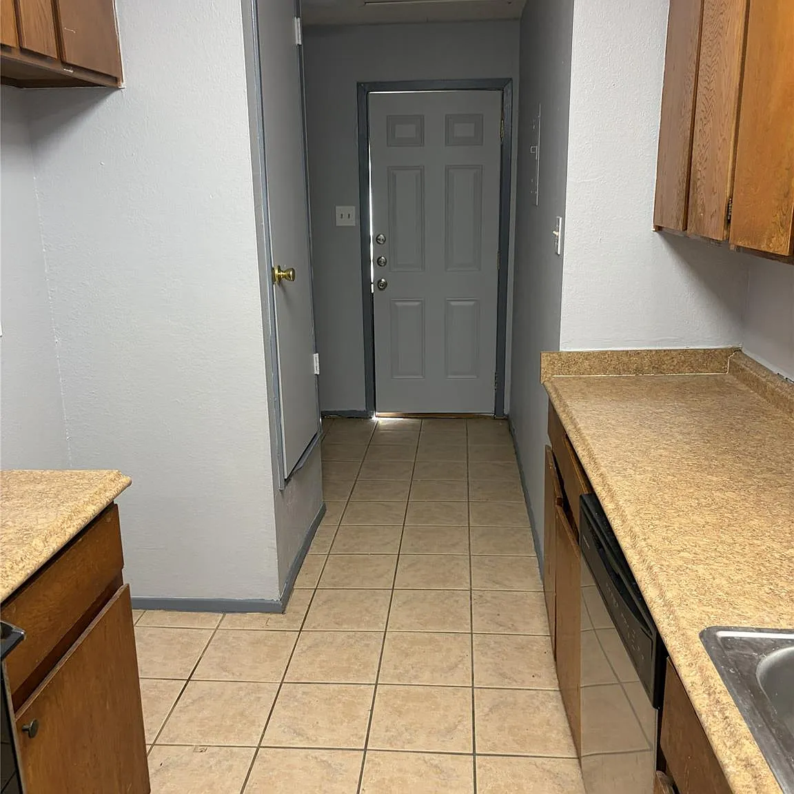 3 bed, 2.0 bath, 968 sqft, $1,575 — Photo 4