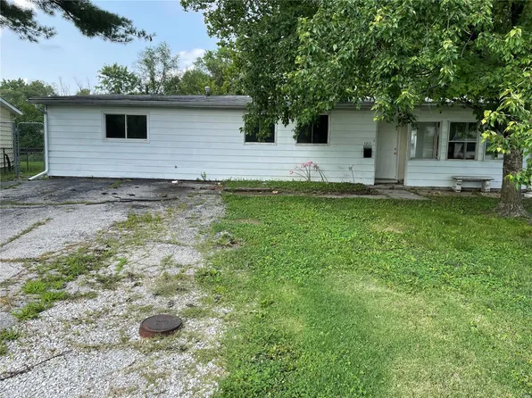 1313 Saint Zita Ln, Cahokia, IL 62206
