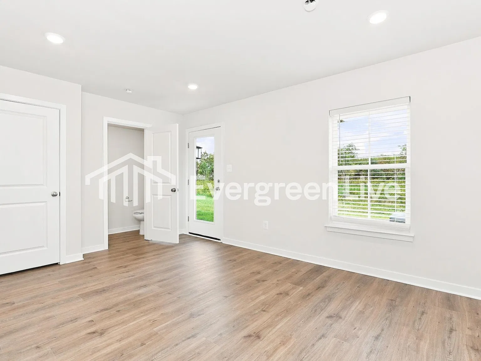 3 bed, 2.5 bath, 1736 sqft, $2,595 — Photo 2