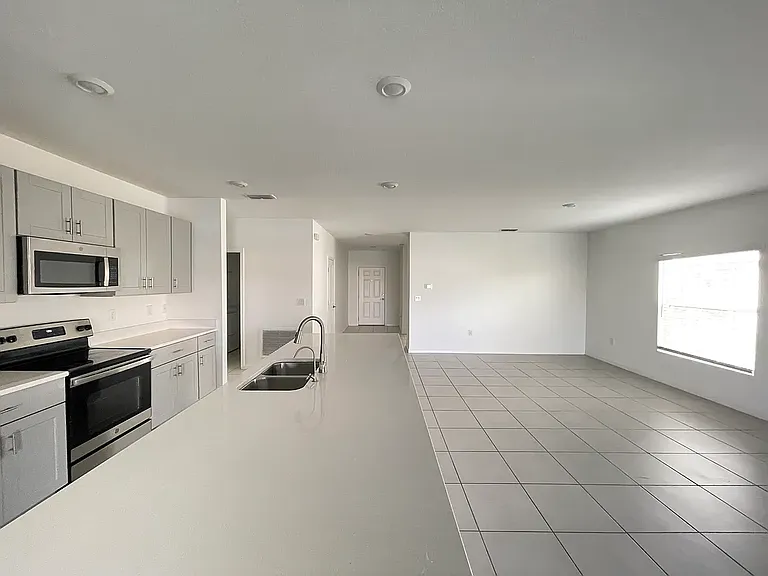 225 Aquamarine Ln — Photo 3