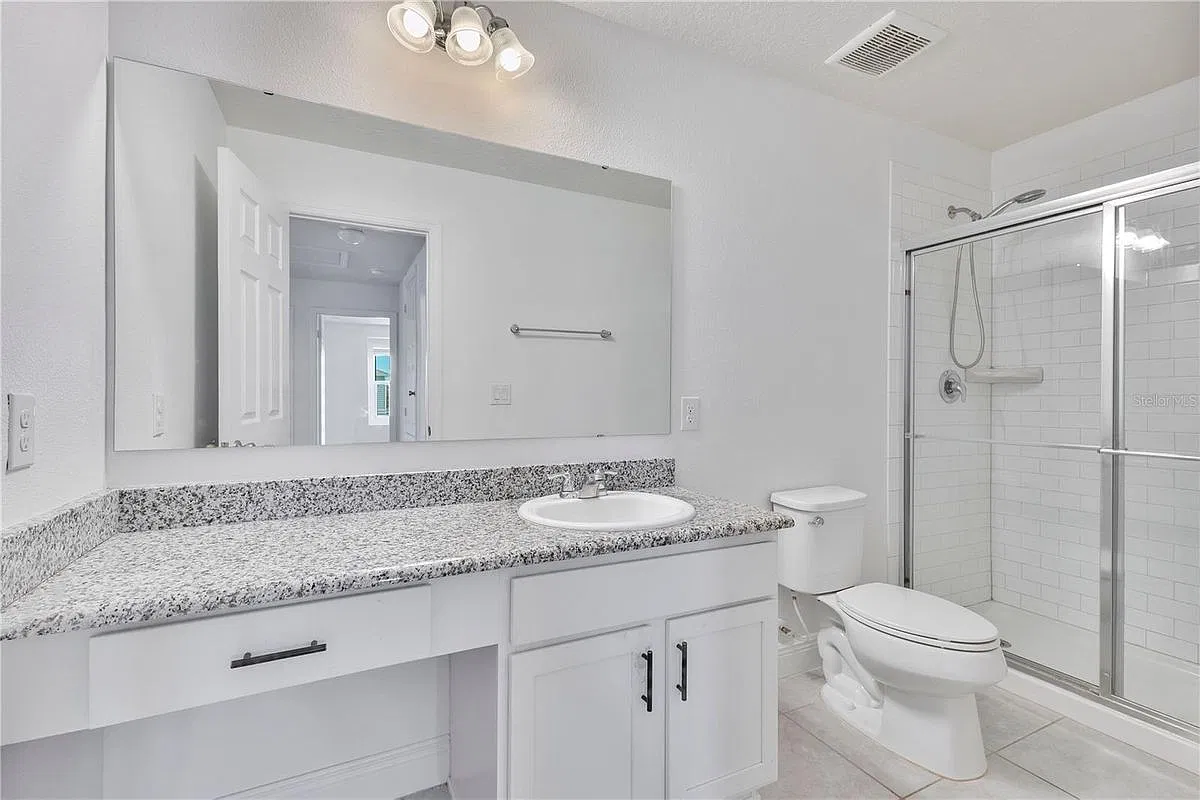 5 bed, 3.0 bath, 3075 sqft, $2,950 — Photo 3