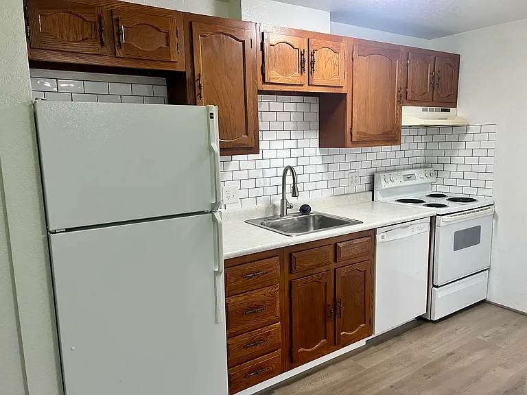 132 NW Larry St — Photo 4