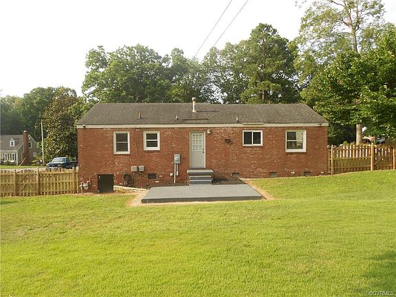 3rd image of 8702 Woodlake Dr