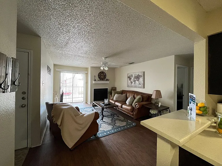 Bentwood Apartments — Photo 8
