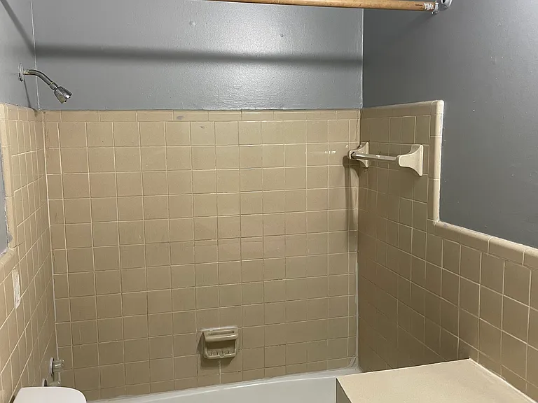 929 W Genesee St #2 — Photo 3