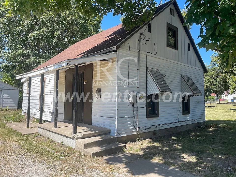 102 Elmwood Ave