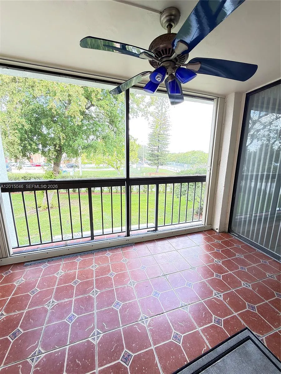 Building Photo - 8441 Forest Hills Dr #202