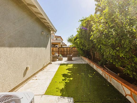4th image of 506 E Marcello Ave #1