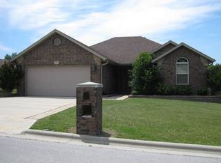 305 Park Cir, Sparta, MO 65753