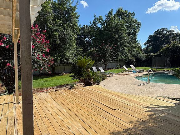 3rd image of 131 Doris Dr