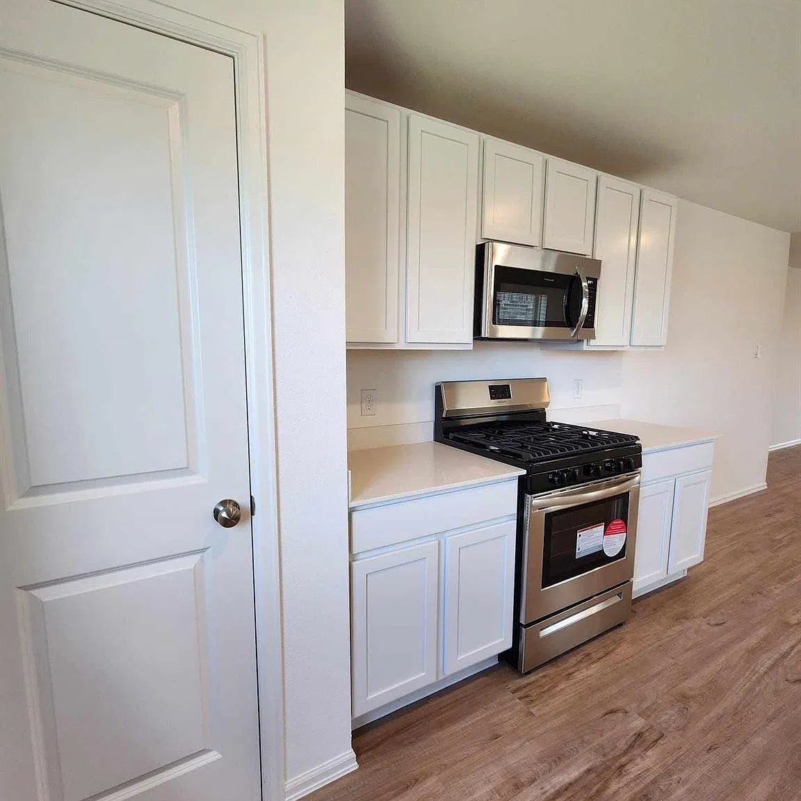 3 bed, 2.0 bath, 1248 sqft, $2,000 — Photo 2