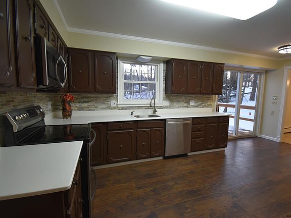 5th image of 79 Blue Spruce Ln