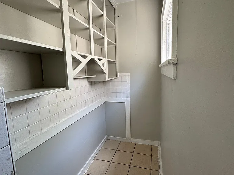 2 bed, 1.0 bath, $1,300 — Photo 11