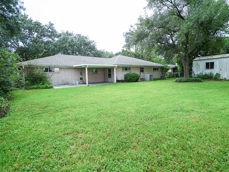 1702 Ivie Lee St — Photo 6