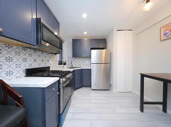 1577 East 17th Street image 2 of 22