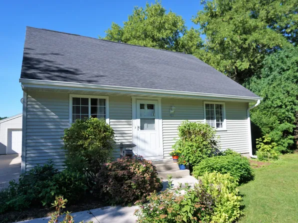 435 Harvard St, Oconomowoc, WI 53066