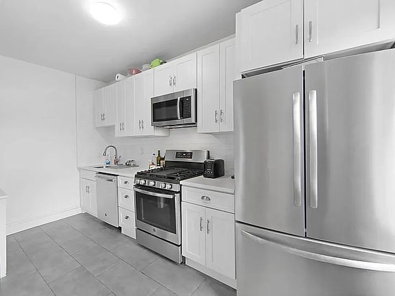 4th image of 308 Hicks St #Penthouse