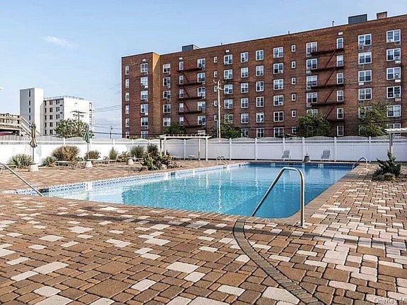 5th image of 210 E Broadway #6J