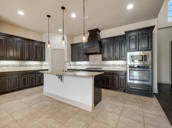 5713 Tawakoni Dr, Argyle, TX 76226