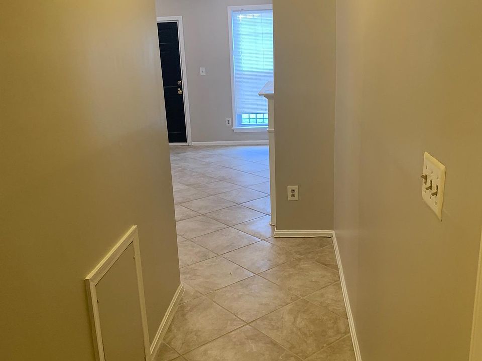 hallway to lr