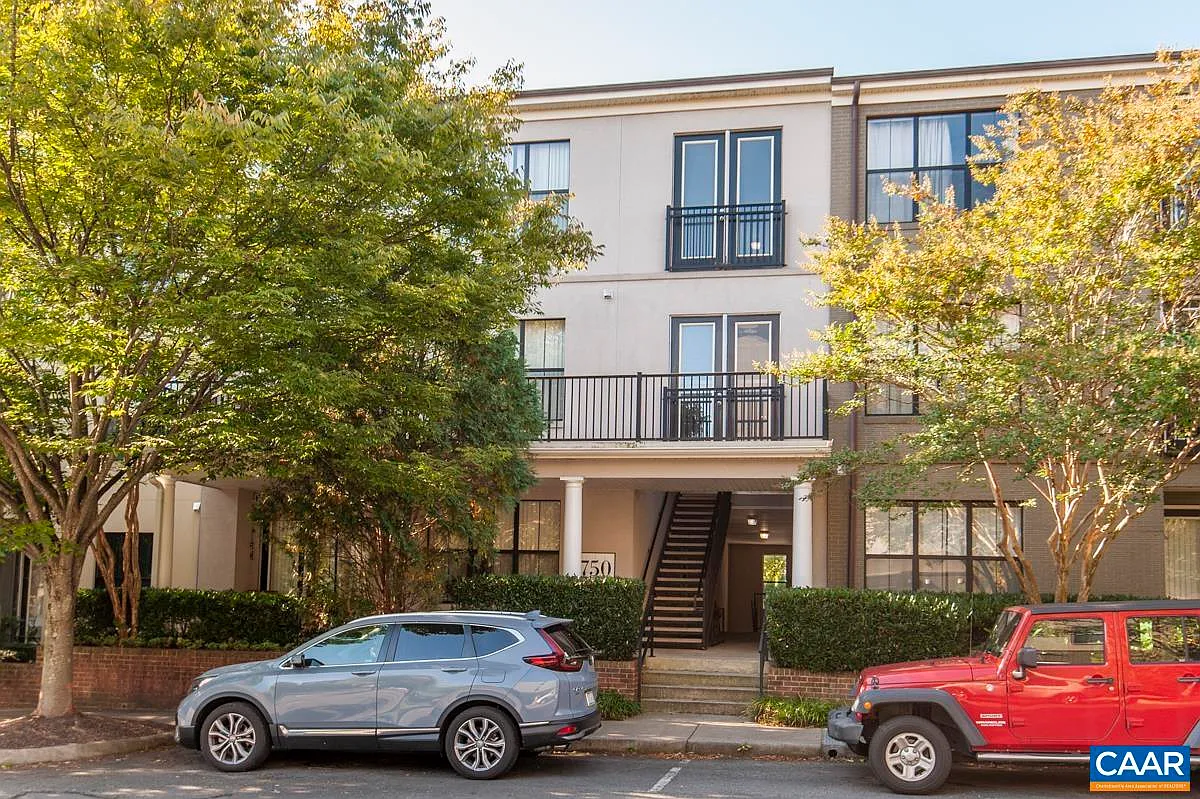 750 Walker Sq APT 1B photo 1