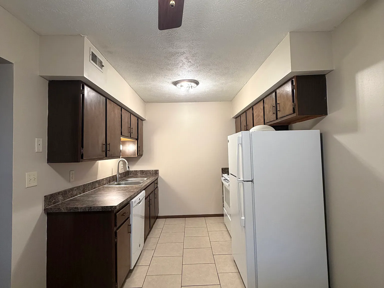 2 bed, 857 sqft, $925 — Photo 3