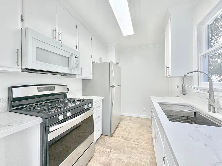 435 San Vicente Blvd — Photo 9