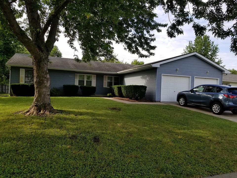 Nice 2 bedroom 1 bath w/ garage. Chatham school district.