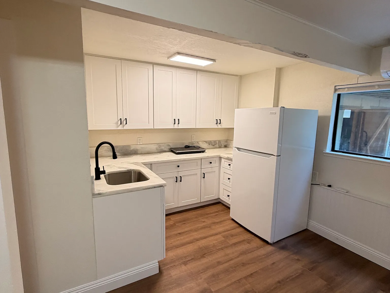 1 bed, 450 sqft, $1,400 — Photo 1