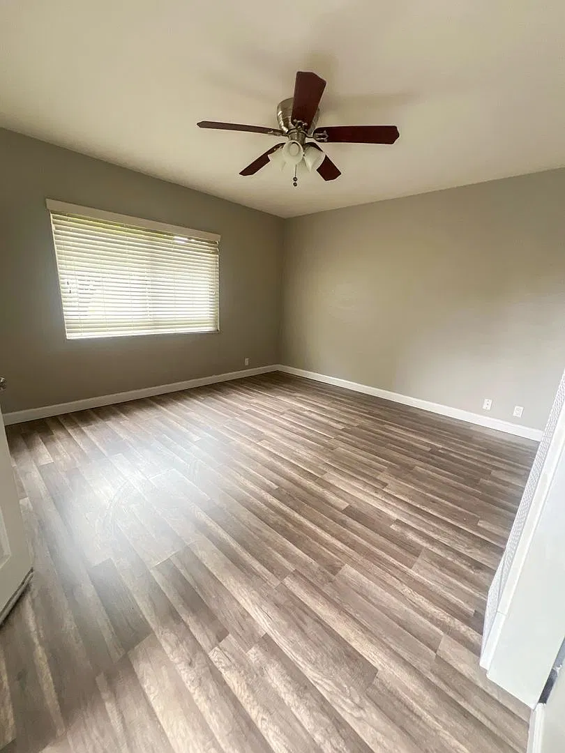 7113 Stafford Ave — Photo 2