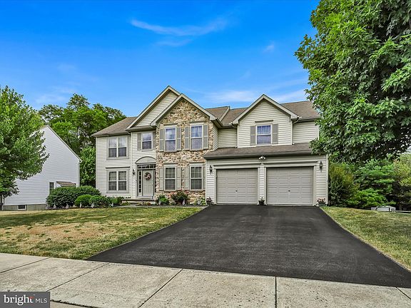 2nd image of 111 Northview Ln