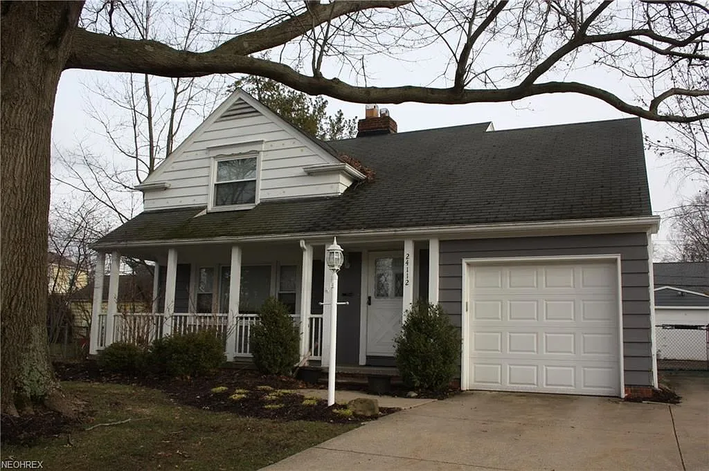 24112 E Silsby Rd photo 1