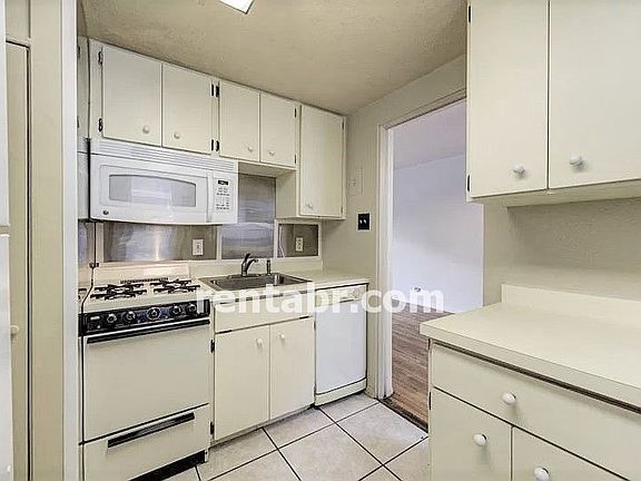 5th image of 4330 E 12th Ave